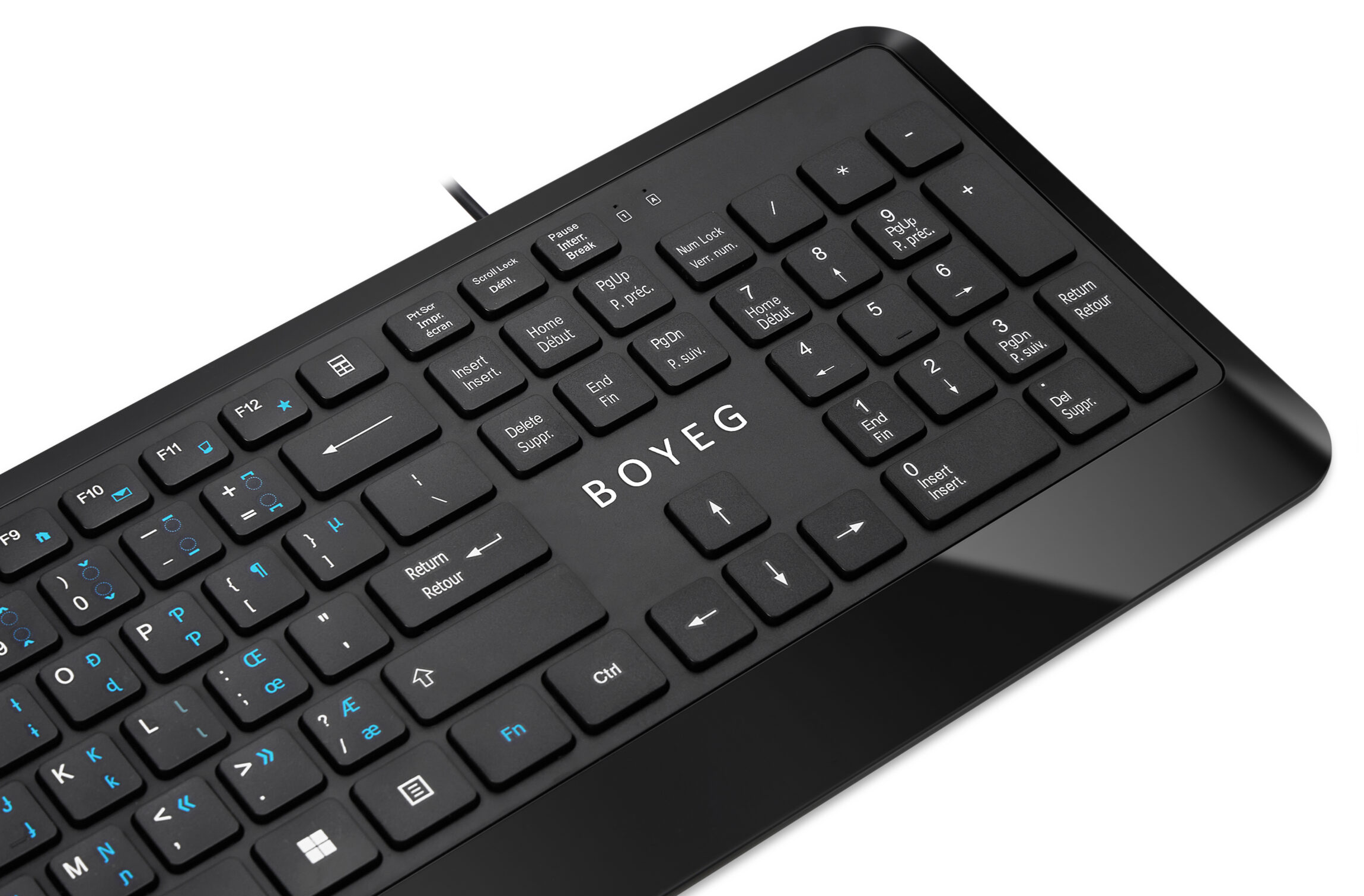 BOYEG keyboard connected to a laptop — plug and play setup